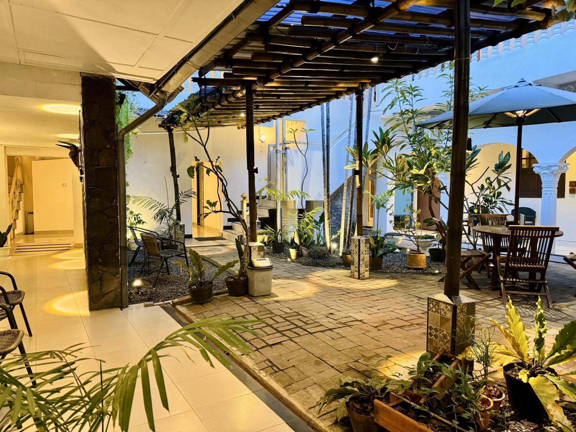 The Raden Patah Heritage Kota Lama Semarang Exterior foto