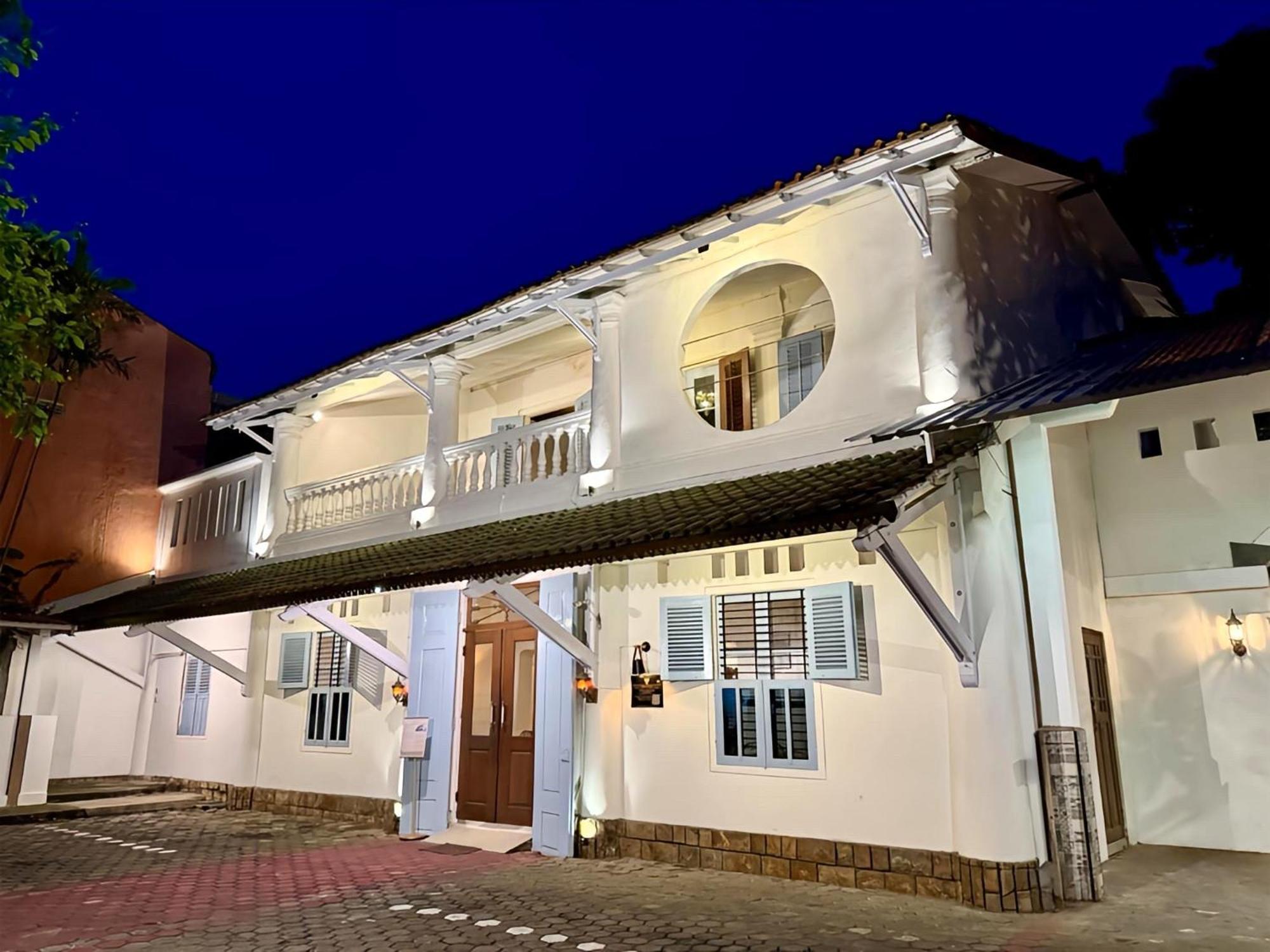 The Raden Patah Heritage Kota Lama Semarang Exterior foto